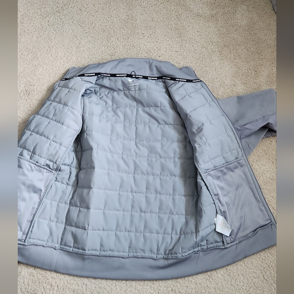 Nike Running Therma-FIT synthetic filled jacket in grey - Picture 13 of 15